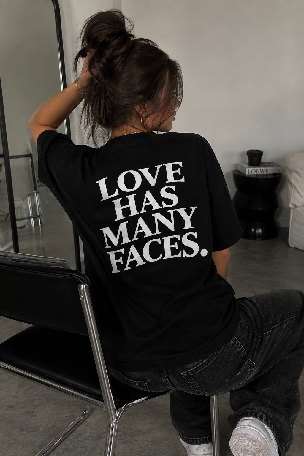 many faces tee